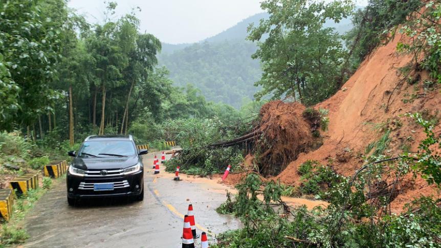 暴雨天气出行安全指南，避免隐患，平安出行