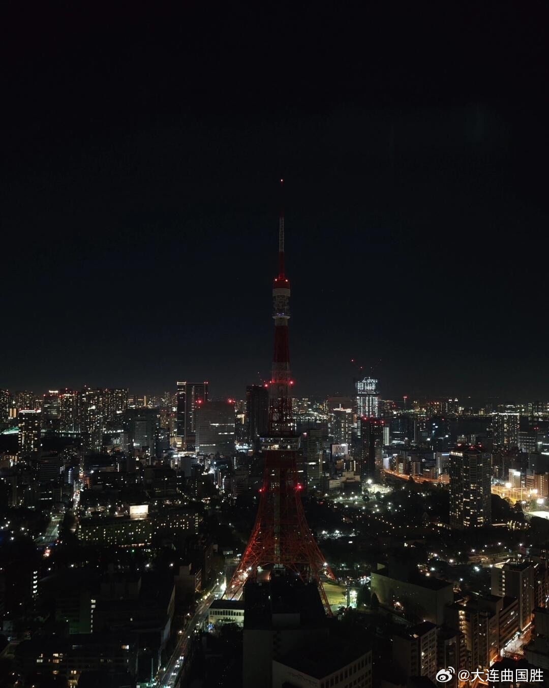 日本电视塔跨年倒数后的独特仪式，直接关灯告别旧岁