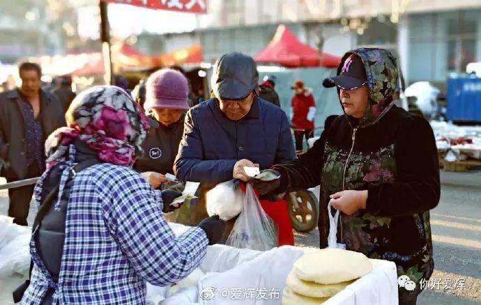 跨越国界的烟花盛宴，黑河节日烟花秀吸引俄罗斯居民隔江观赏