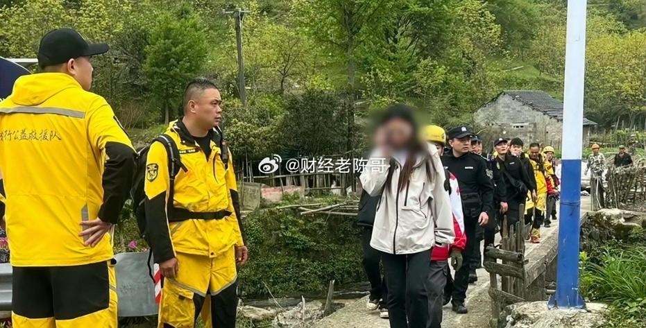 马夫儿子回应父亲猥亵女驴友事件，正义与家庭矛盾的碰撞