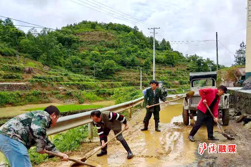 暴雨天气出行安全指南，避免隐患，平安出行