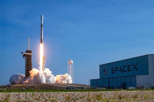 SpaceX面临联邦政府审查，挑战与机遇交织之际