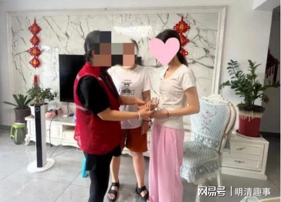 女子赠闺蜜三万金镯做嫁妆，真挚友情与珍贵礼物的交汇