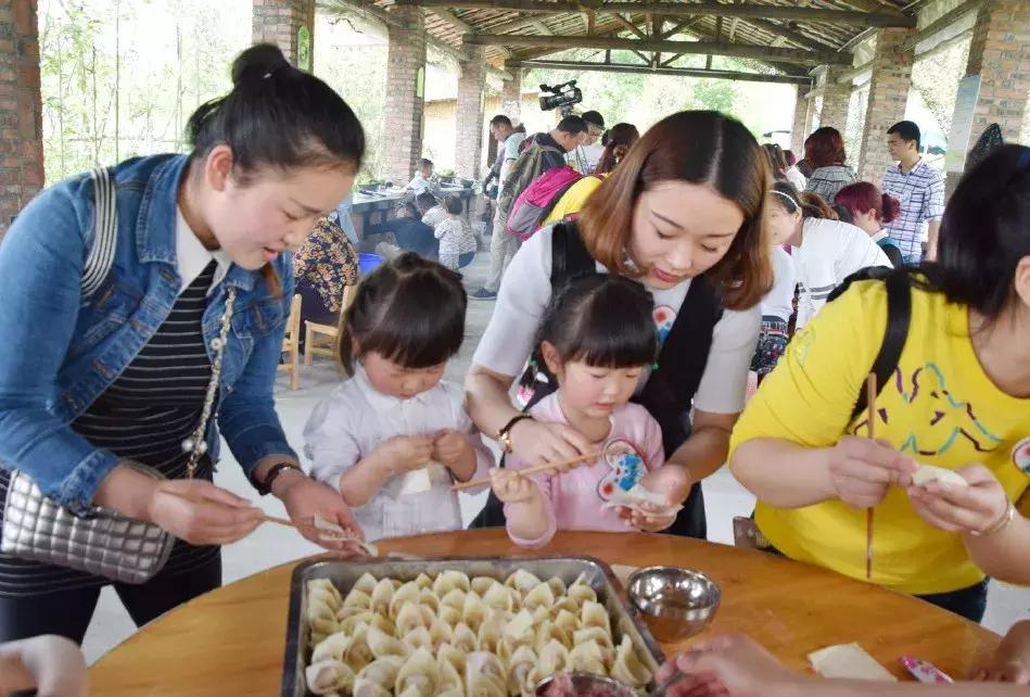 成都小学提前放假引发争议，家长投诉背后的考量与关注