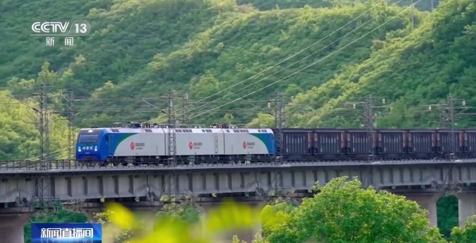 能源动脉强劲跃动，万吨煤龙驰骋塞北