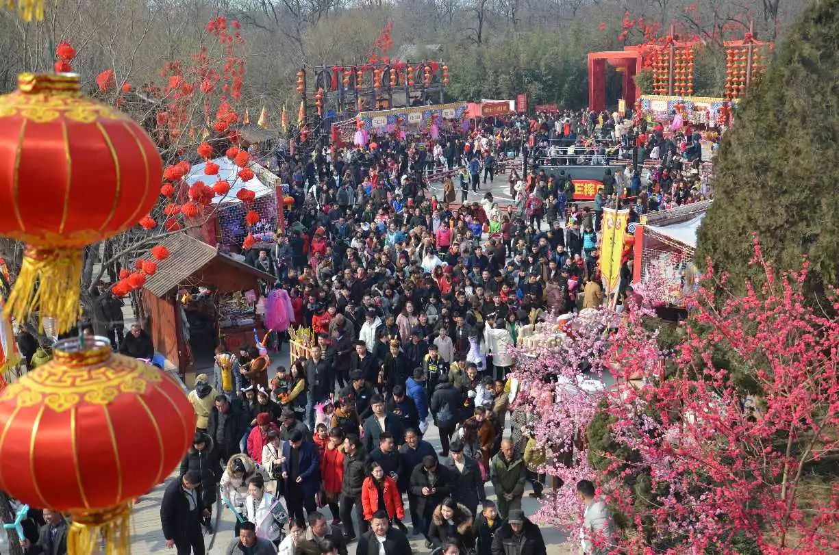 正月初一庙会盛况，热闹非凡的盛典启幕